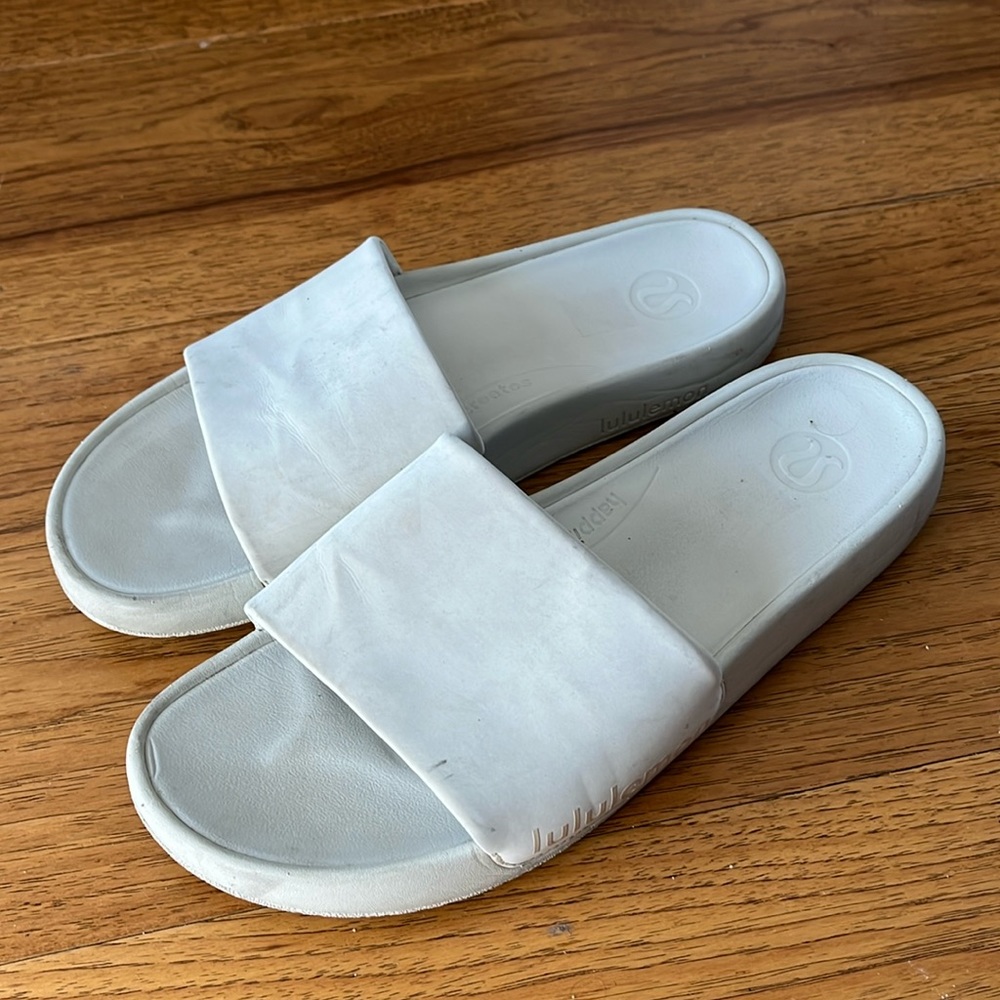 Lululemon slides